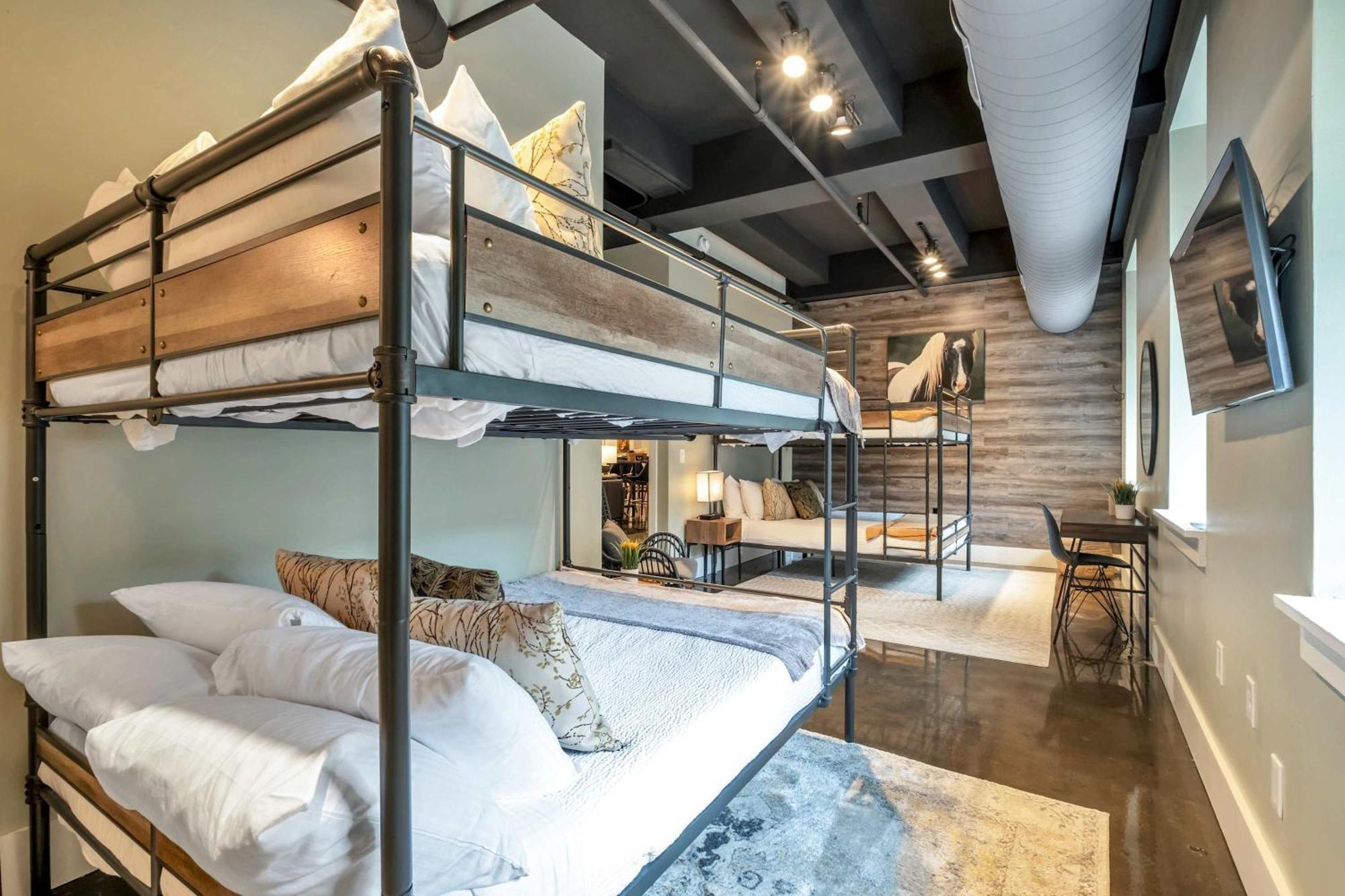 Modern 6br By Maddox *